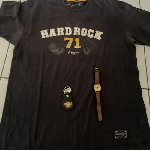 Hard Rock Cafe set with T-shirt, watch and keychain like new
