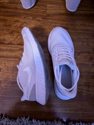 Nike sports shoes like new, size 39