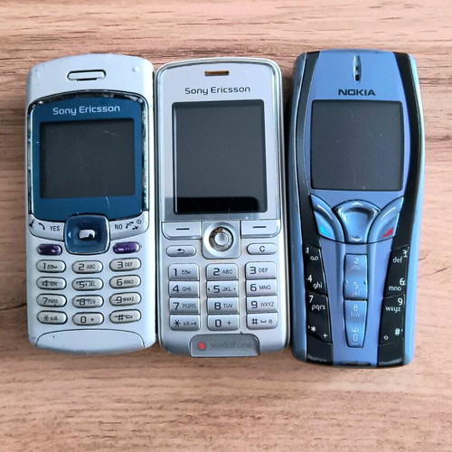 Lot of used Nokia and Sony Ericsson mobile phones from early 2000s