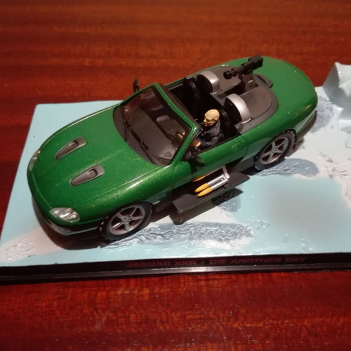 James Bond metal cars used, Aston Martin DB5 and Jaguar XKR