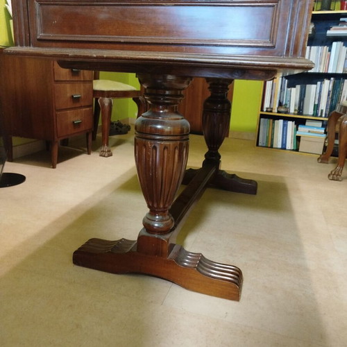 Classic desk with three drawers