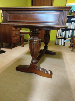 Classic desk with three drawers