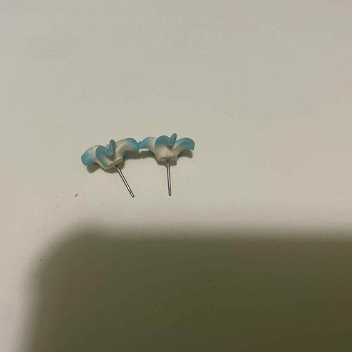 Flower-shaped stud earrings like new, turquoise