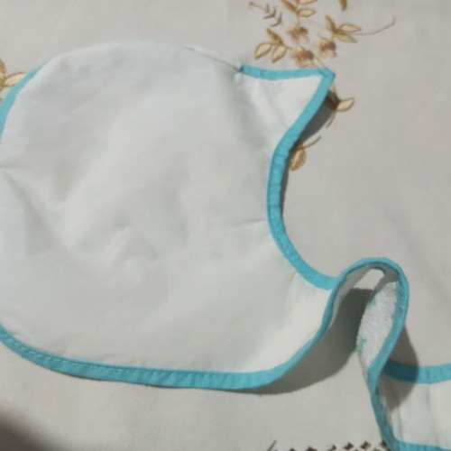 Baby bib with star pattern