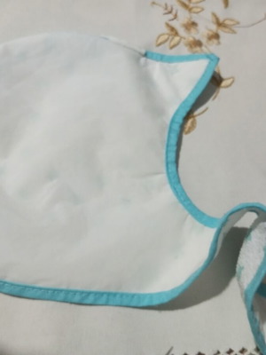 Baby bib with star pattern
