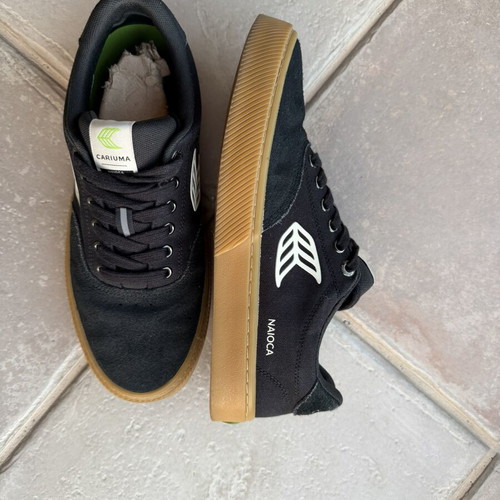 Cariuma Naioca Pro sneakers used size 42 black with rubber sole