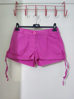 H&M fuchsia low-rise shorts like new, size Xsmall