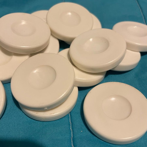 Backgammon pieces like new, 15 white and 15 black