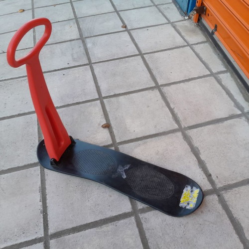Booter scooter Trespass snowboard used for learning and riding