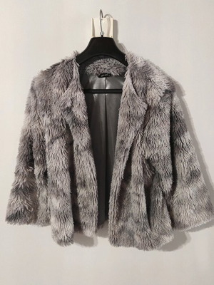 Women's gray fur jacket with 3/4 sleeve XL like new for wedding