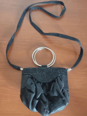Τσαντάκι μαύρο χιαστί και χειρός