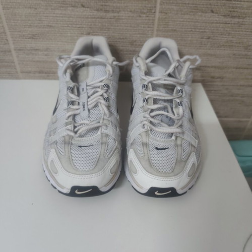 P-6000 Nike shoes size 40 like new
