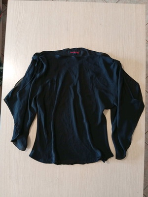 Just Perfect top size 2/M black like new