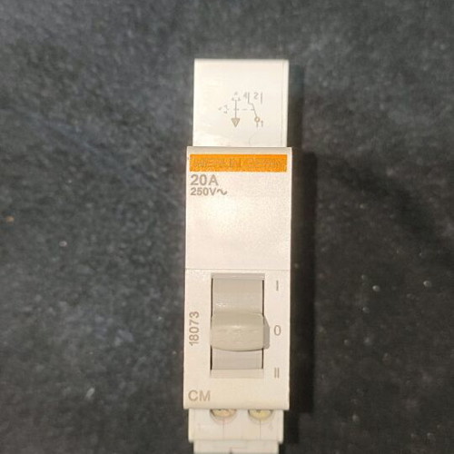 3-Position 20 Amp Switch like new, CM Series