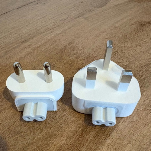 MacBook/iPhone Plug Adapters Apple Plug Adapter new