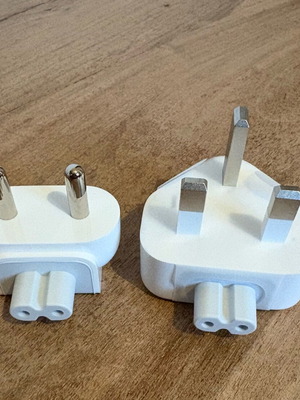 MacBook/iPhone Plug Adapters Apple Plug Adapter new