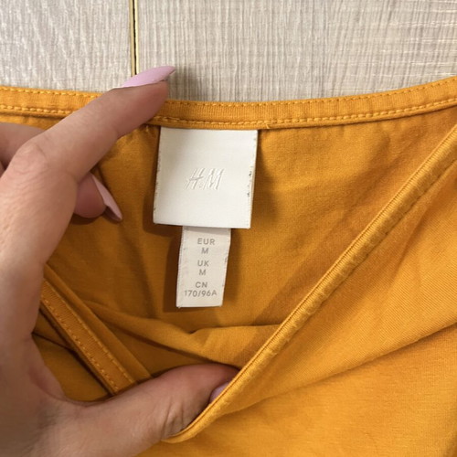 H&M women's t-shirt like new, medium, orange with puff sleeves
