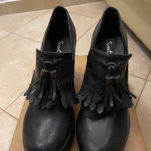 Women's high heel shoes black like new, size 39