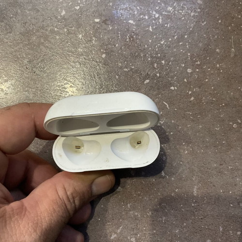 Treqa white wireless earbud case