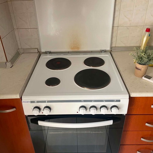 Robin kitchen stove with oven