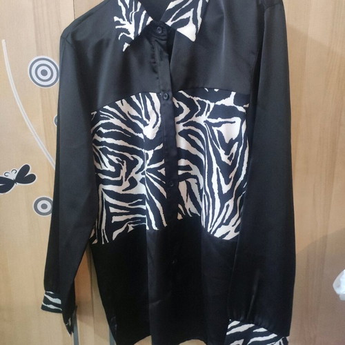 Black shirt with animal details like new