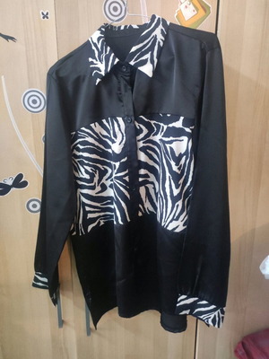 Black shirt with animal details like new