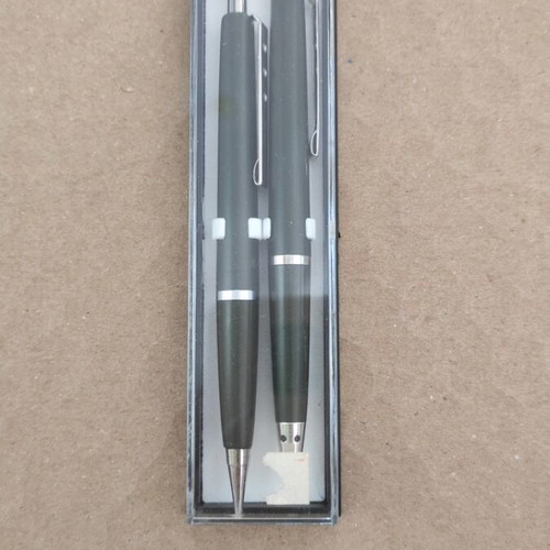 Pen and mechanical pencil set used