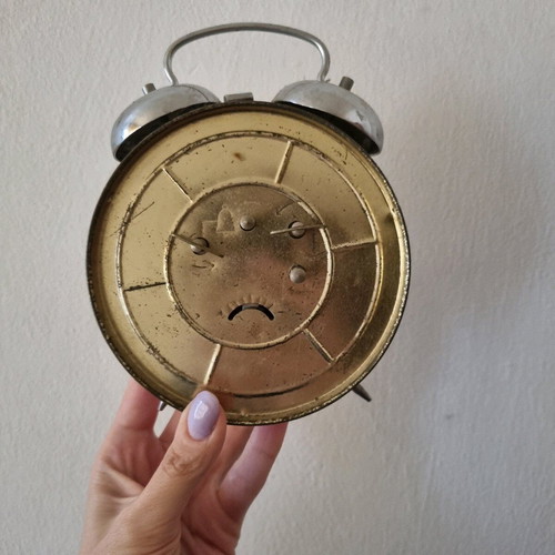 Ρετρό ξυπνητήρι μεταχειρισμένο, αναλογικό επιτραπέζιο ρολόι