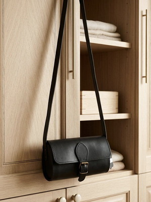 Handmade leather shoulder bag new, black