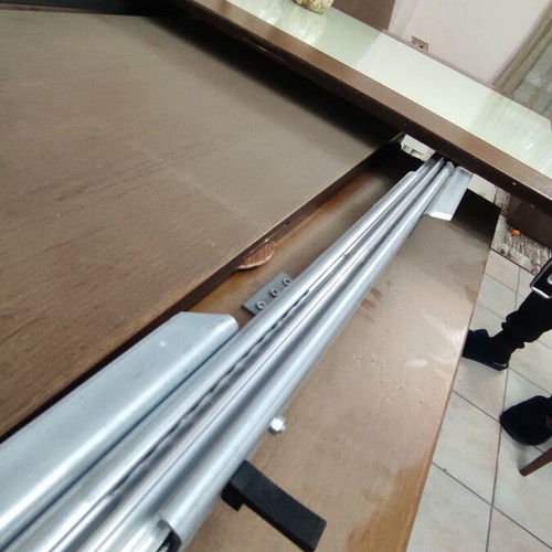 Dining table like new with extendable top 1.60x1 to 2.45x1 m
