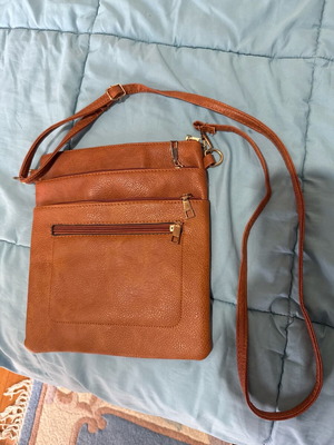 Women's bag like new with 4 pockets in brown color