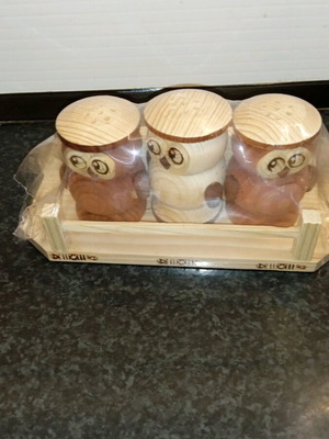 Wooden salt shakers set of 3 new