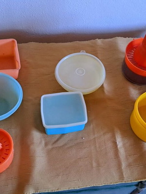 Various containers used, pack