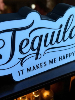 Tequila Lightbox осветена табела It Makes Me Happy нова