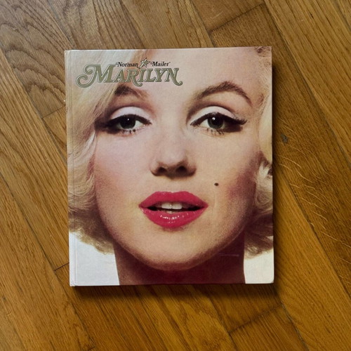 Marilyn Monroe Photography Book like new, Romanian edition