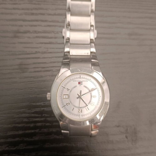 Tommy Hilfiger F90287 wristwatch like new, silver