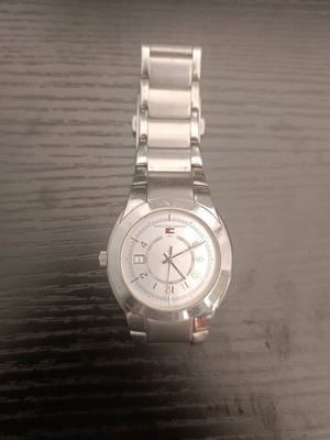 Tommy Hilfiger F90287 wristwatch like new, silver