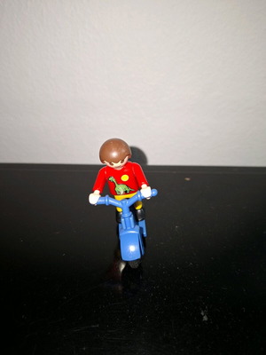 Playmobil 4538 Boy Roller Scooter Vintage 1997 like new