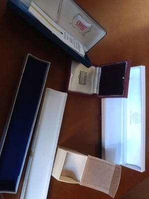 Set of 4 jewelry boxes and 1 Cross pen case