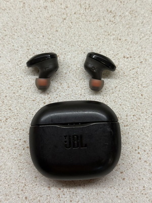JBL Earbuds like new, powerful sound, long battery life