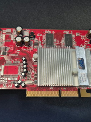 ATI Radeon 9600 Pro 256MB 128-битова графична карта употребявана