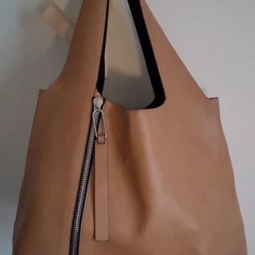 Women's shoulder bag used, tan color with zipper