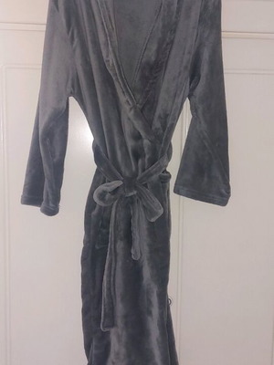 Kaffe grey robe like new with belt and pockets