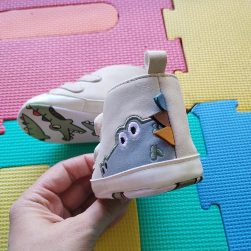 Baby cuddle shoes new, beige with crocodile design for twins