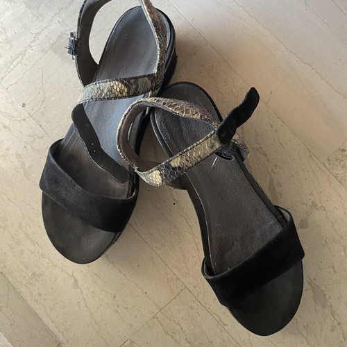 Tamaris platform sandals like new, leather suede, size 39, black and grey