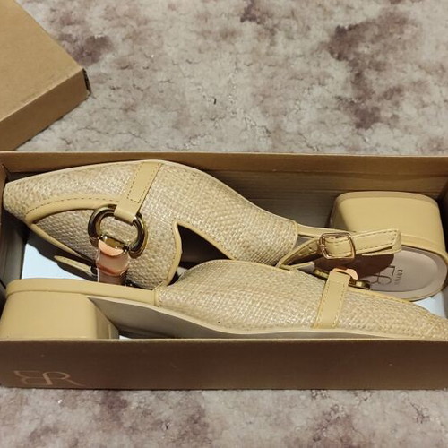 Pumps size 38 new with low heel and anatomical insole beige
