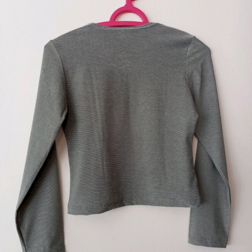 Grey top used with long sleeves in sizes S and M