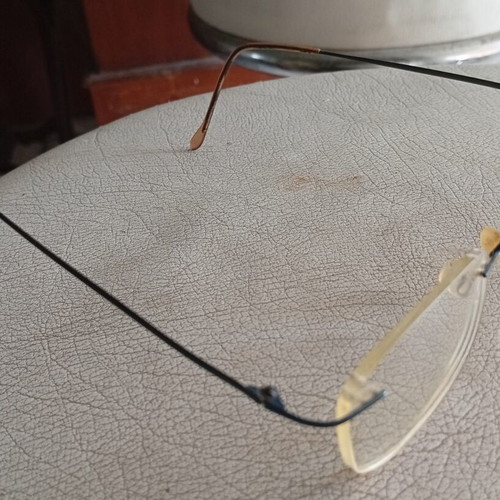 Rimless glasses used, beta titanium alloy, lightweight design
