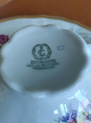 Σετ τσαγιού Bernadotte σαν καινούργιο με 6 φλυτζάνια, πιατάκια, τσαγιέρα, ζαχαριέρα, γαλατιέρα