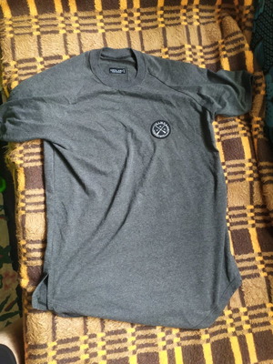Vinyl Art tshirt used, gray, size M, excellent condition